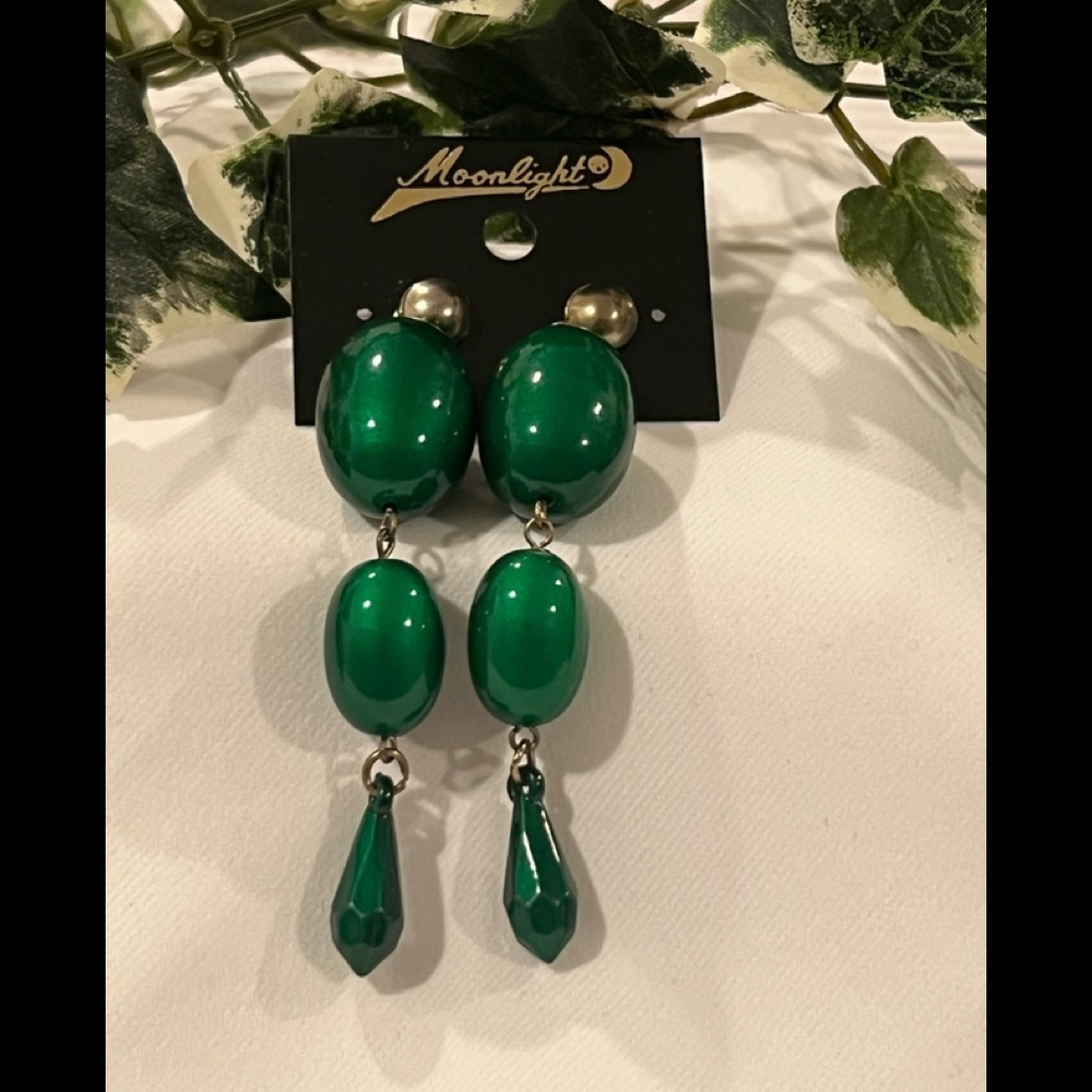 VINTAGE FASHION JEWELRY/green drop earrings